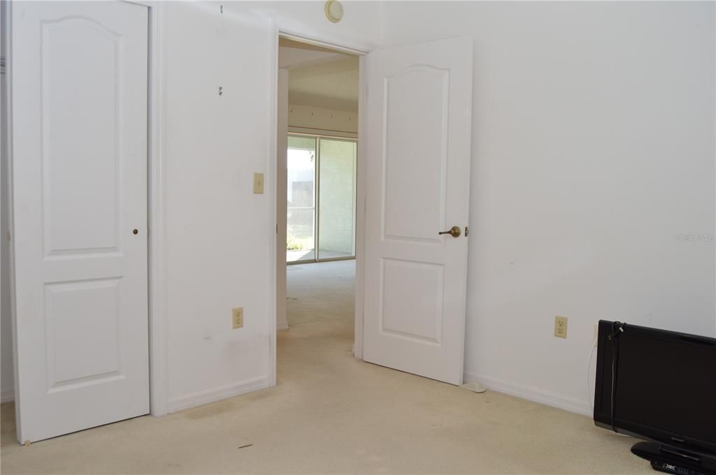 Active With Contract: $283,000 (3 beds, 2 baths, 1439 Square Feet)