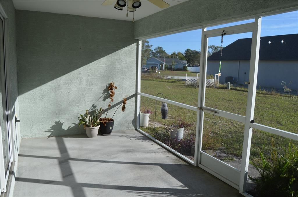 Active With Contract: $283,000 (3 beds, 2 baths, 1439 Square Feet)