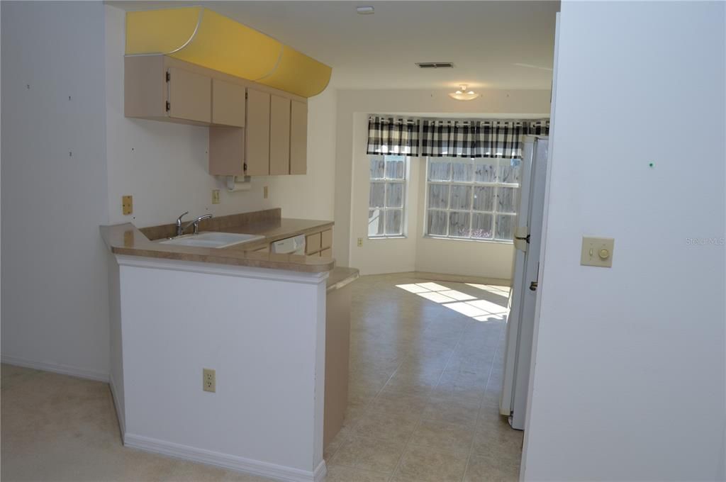 Active With Contract: $283,000 (3 beds, 2 baths, 1439 Square Feet)