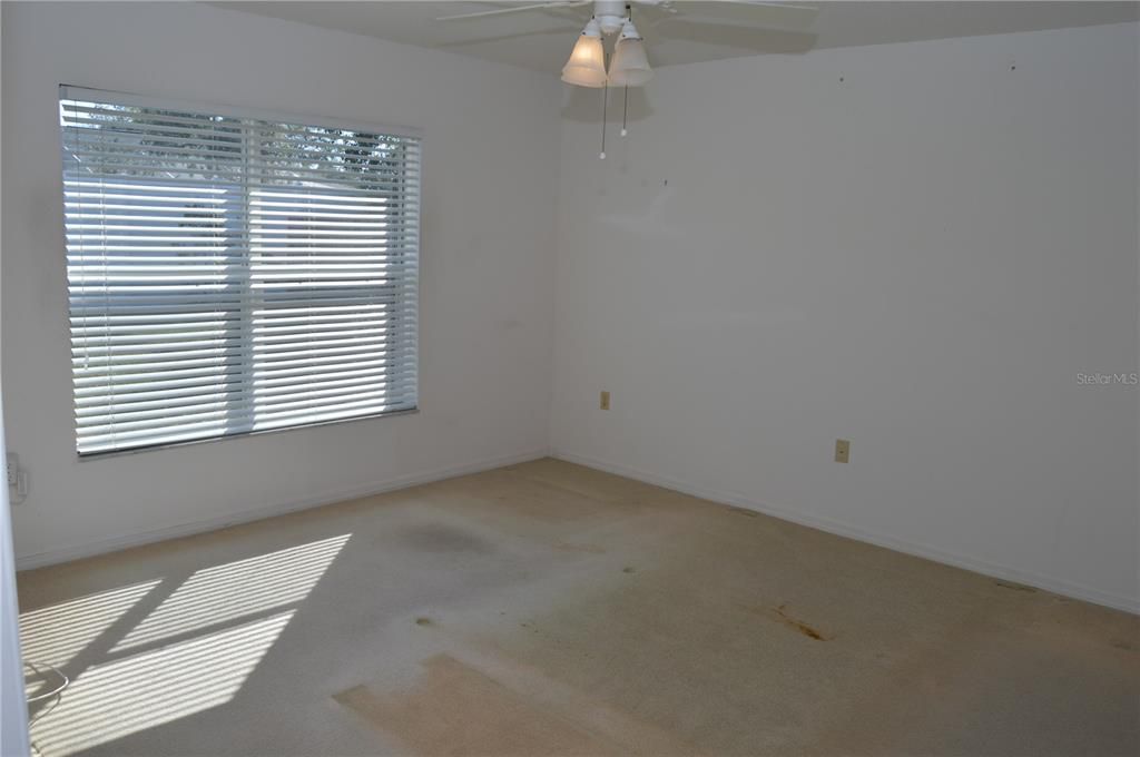 Active With Contract: $283,000 (3 beds, 2 baths, 1439 Square Feet)