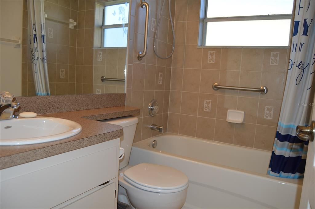 Active With Contract: $283,000 (3 beds, 2 baths, 1439 Square Feet)