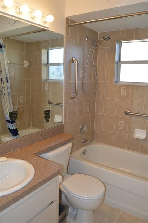 Active With Contract: $283,000 (3 beds, 2 baths, 1439 Square Feet)