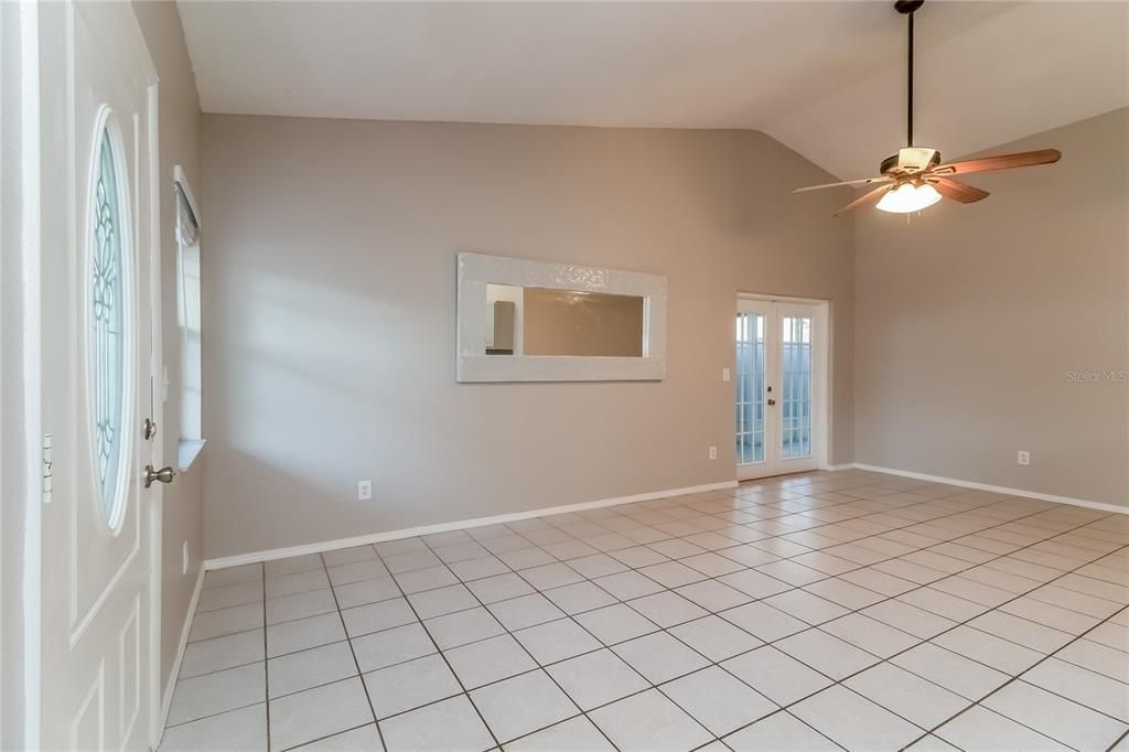 For Rent: $2,445 (4 beds, 2 baths, 1276 Square Feet)