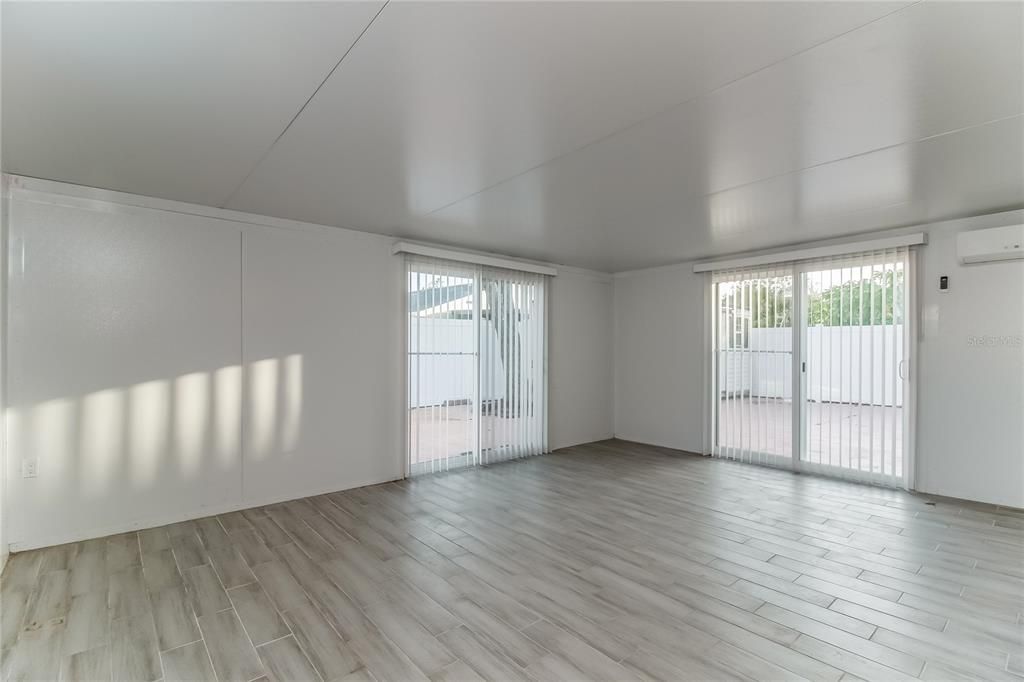 For Rent: $2,445 (4 beds, 2 baths, 1276 Square Feet)