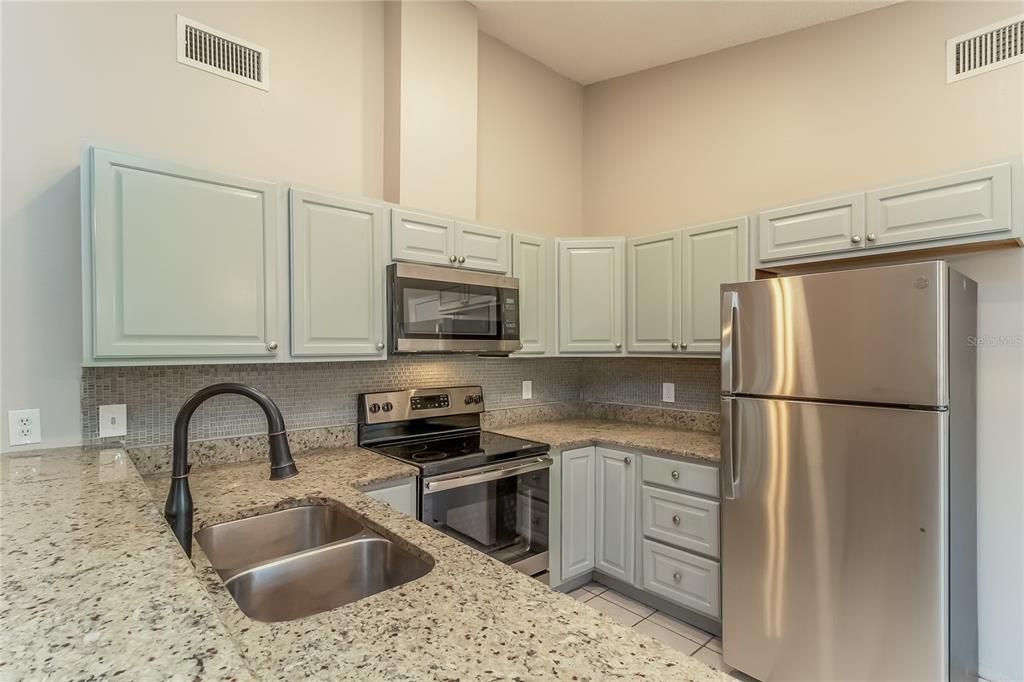 For Rent: $2,445 (4 beds, 2 baths, 1276 Square Feet)