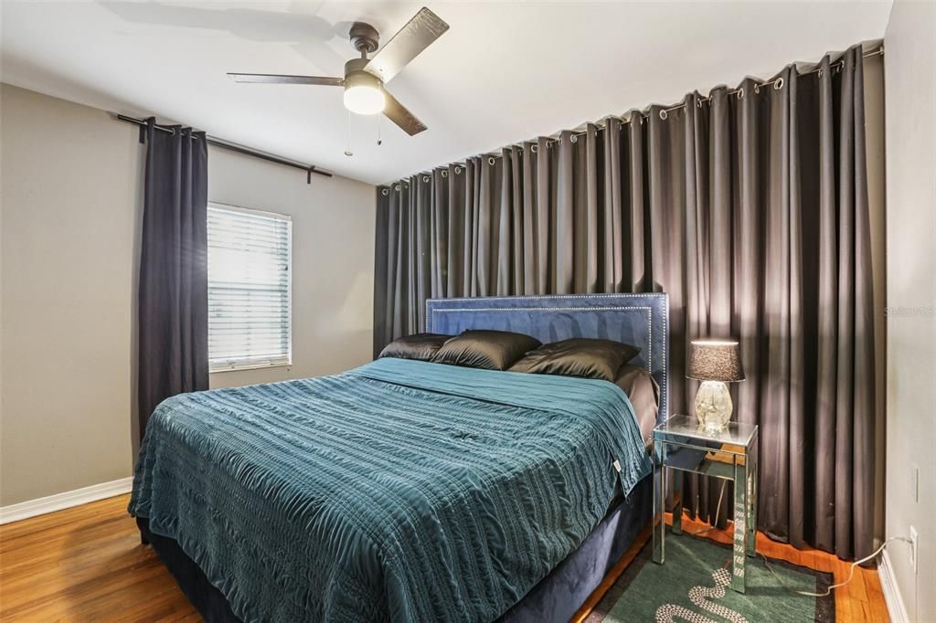 待售: $450,000 (3 贝兹, 1 浴室, 1252 平方英尺)