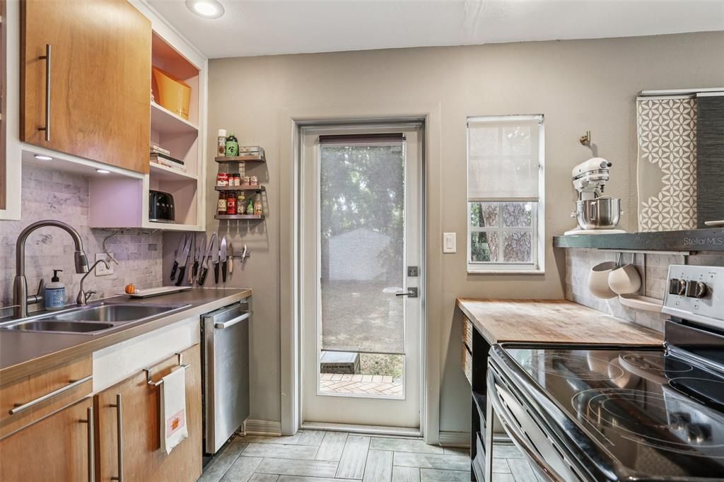 待售: $450,000 (3 贝兹, 1 浴室, 1252 平方英尺)