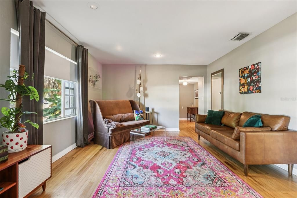 待售: $450,000 (3 贝兹, 1 浴室, 1252 平方英尺)