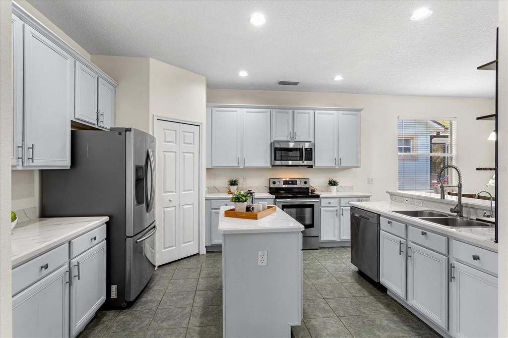Active With Contract: $390,000 (4 beds, 3 baths, 2389 Square Feet)