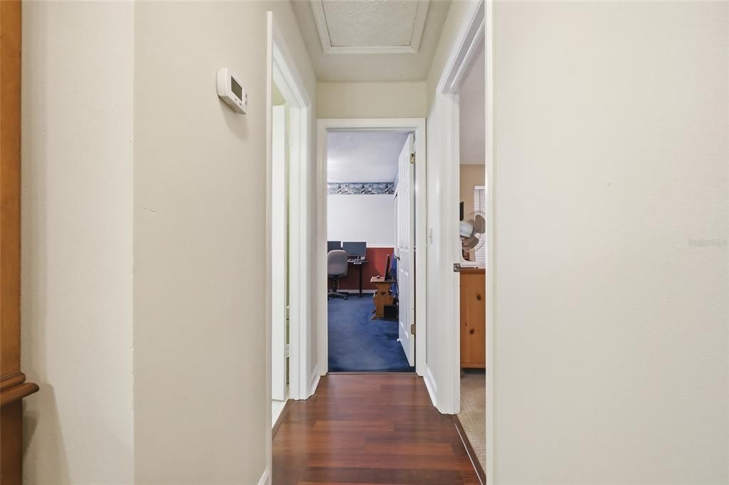 合同活跃: $389,000 (2 贝兹, 2 浴室, 1226 平方英尺)