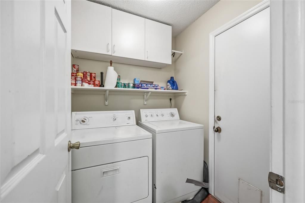 合同活跃: $389,000 (2 贝兹, 2 浴室, 1226 平方英尺)