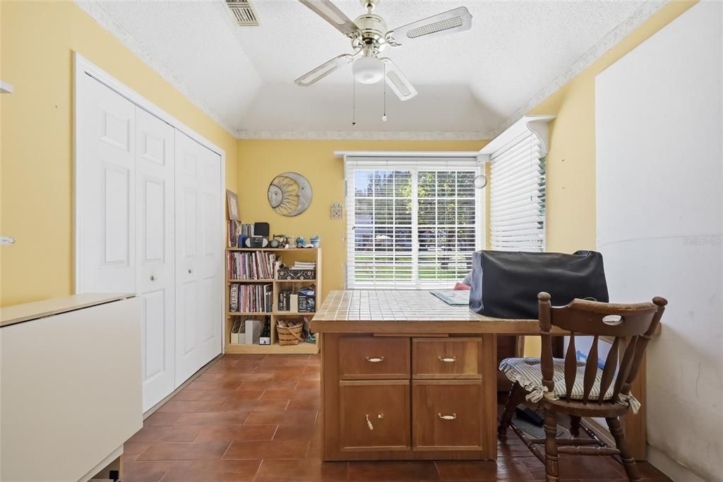 合同活跃: $389,000 (2 贝兹, 2 浴室, 1226 平方英尺)