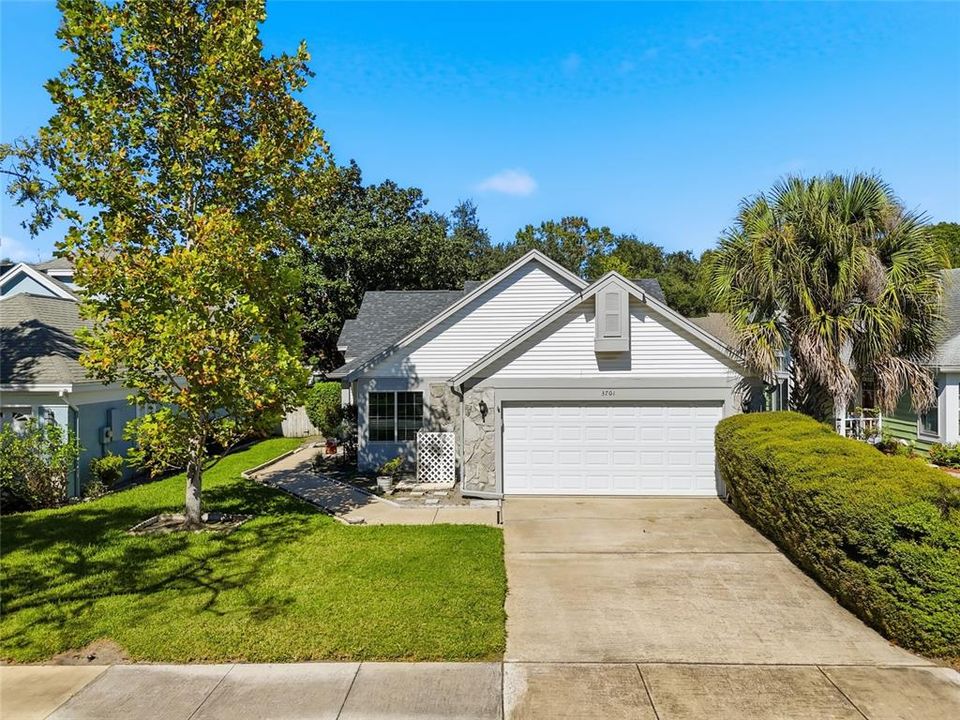 合同活跃: $389,000 (2 贝兹, 2 浴室, 1226 平方英尺)