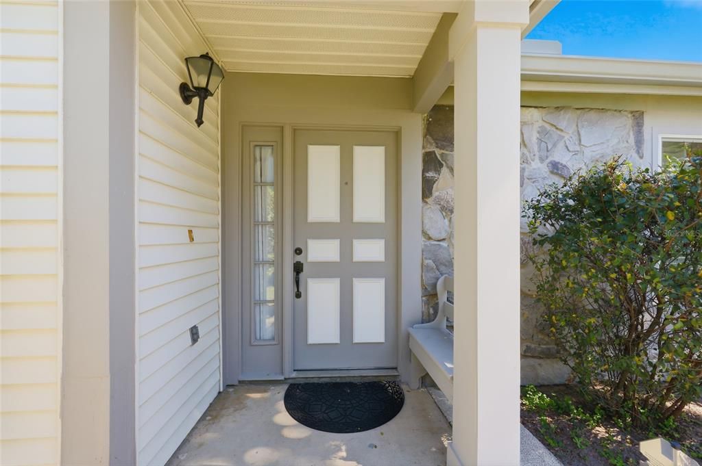 合同活跃: $389,000 (2 贝兹, 2 浴室, 1226 平方英尺)