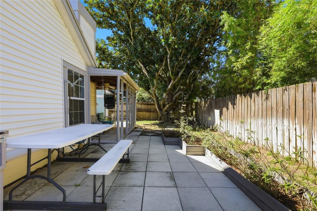 合同活跃: $389,000 (2 贝兹, 2 浴室, 1226 平方英尺)