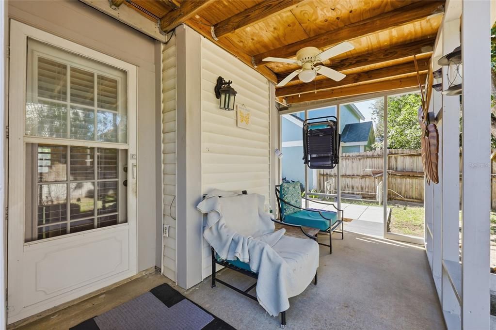 合同活跃: $389,000 (2 贝兹, 2 浴室, 1226 平方英尺)