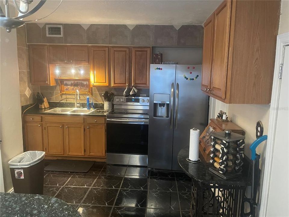 For Sale: $275,000 (3 beds, 1 baths, 898 Square Feet)