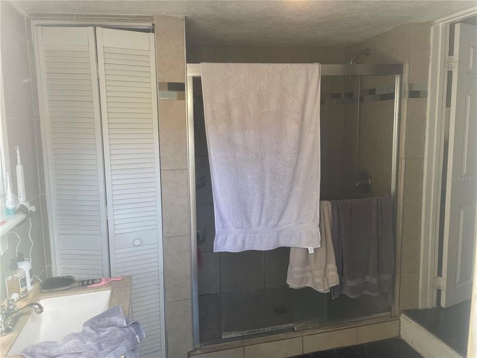 For Sale: $275,000 (3 beds, 1 baths, 898 Square Feet)