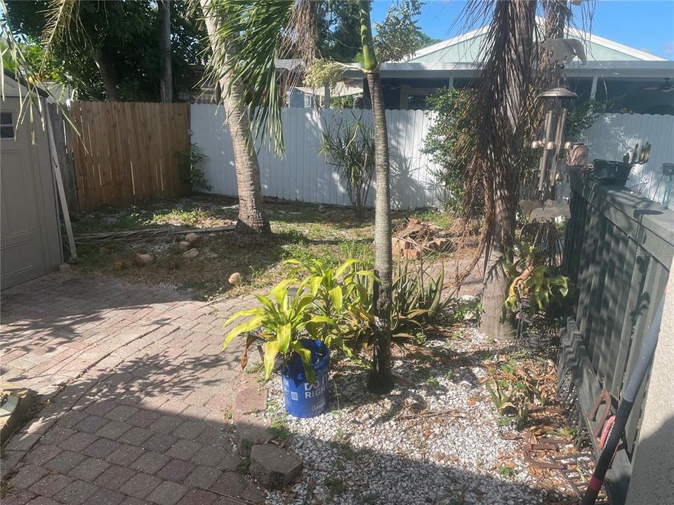 For Sale: $275,000 (3 beds, 1 baths, 898 Square Feet)