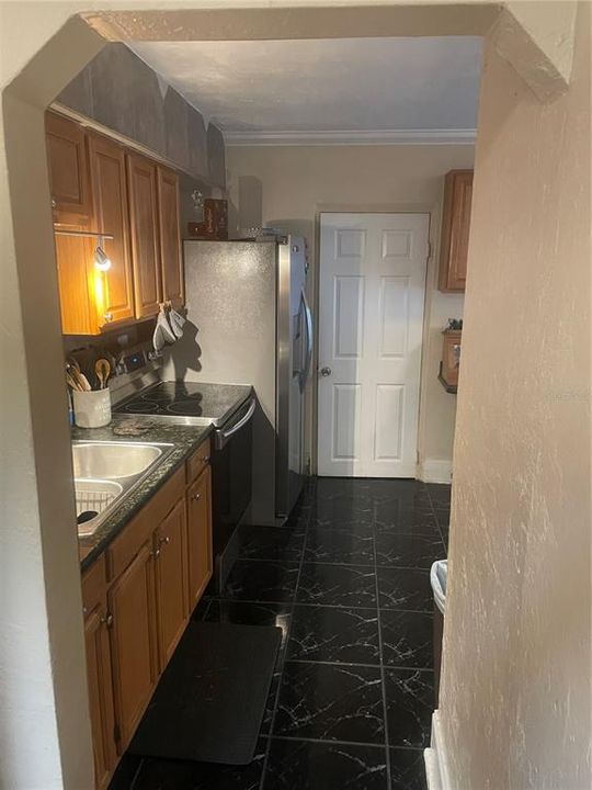 For Sale: $275,000 (3 beds, 1 baths, 898 Square Feet)