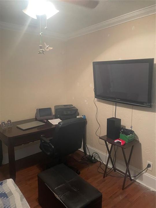 For Sale: $275,000 (3 beds, 1 baths, 898 Square Feet)