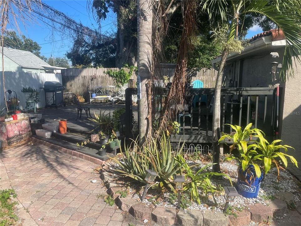 For Sale: $275,000 (3 beds, 1 baths, 898 Square Feet)