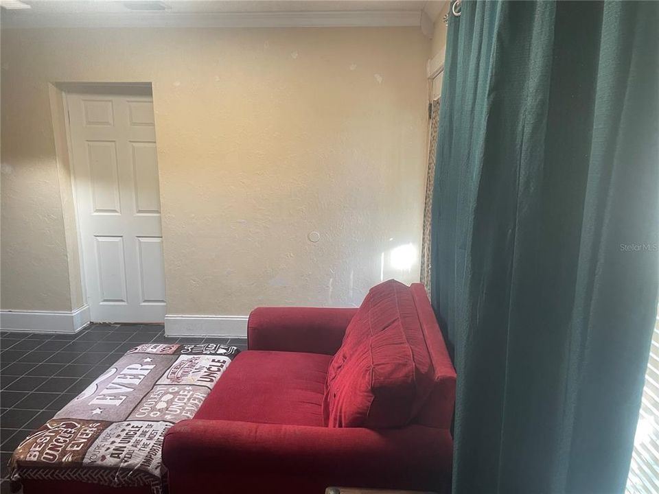 For Sale: $275,000 (3 beds, 1 baths, 898 Square Feet)