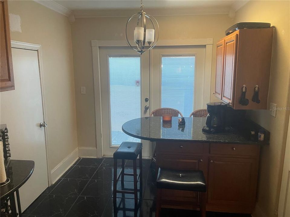 For Sale: $275,000 (3 beds, 1 baths, 898 Square Feet)