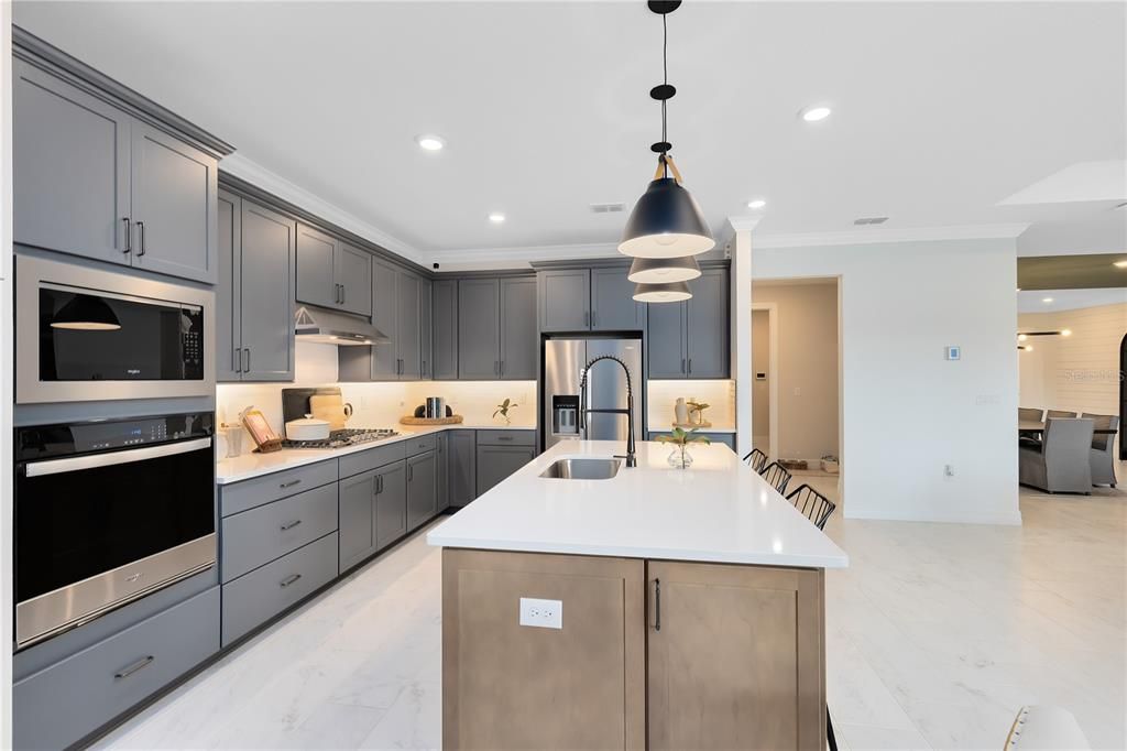 En Venta: $574,210 (4 camas, 3 baños, 2951 Pies cuadrados)