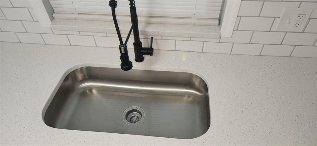 For Rent: $2,900 (3 beds, 2 baths, 1085 Square Feet)