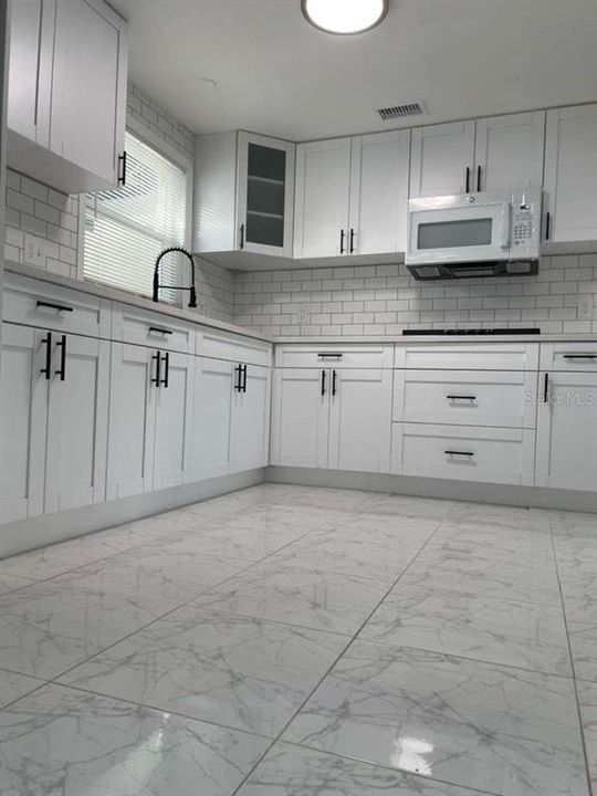 For Rent: $2,900 (3 beds, 2 baths, 1085 Square Feet)