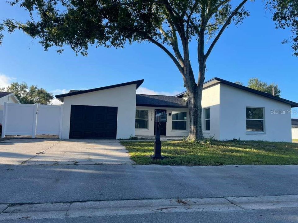 For Rent: $2,900 (3 beds, 2 baths, 1085 Square Feet)