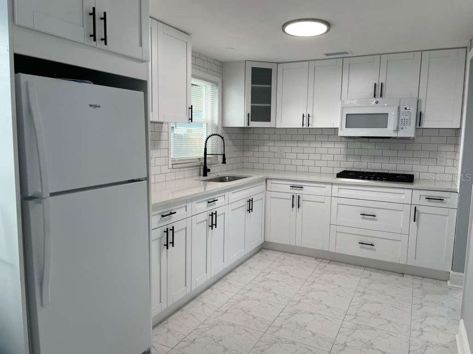 For Rent: $2,900 (3 beds, 2 baths, 1085 Square Feet)