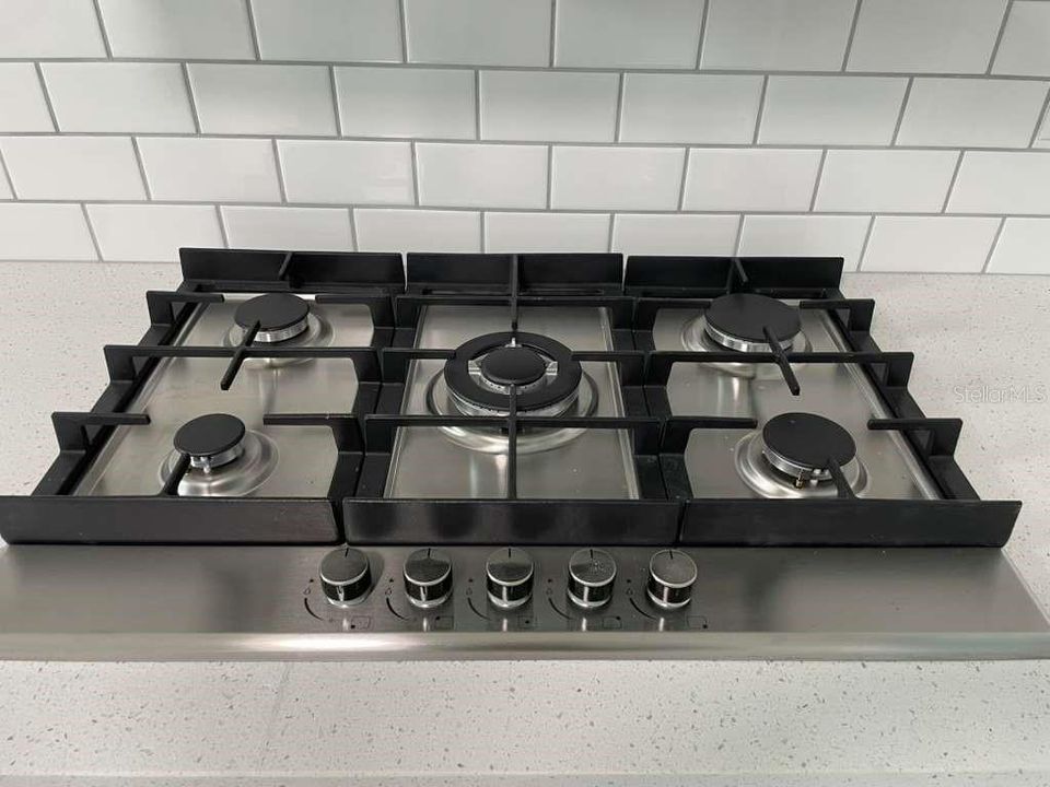 For Rent: $2,900 (3 beds, 2 baths, 1085 Square Feet)