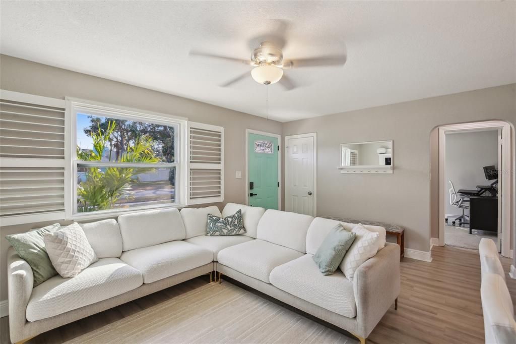For Sale: $444,000 (3 beds, 2 baths, 1180 Square Feet)