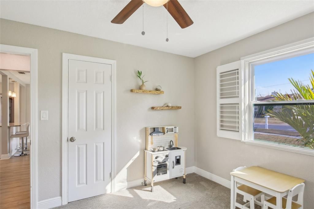 For Sale: $444,000 (3 beds, 2 baths, 1180 Square Feet)