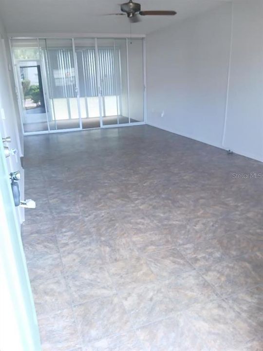 For Sale: $98,500 (1 beds, 1 baths, 680 Square Feet)