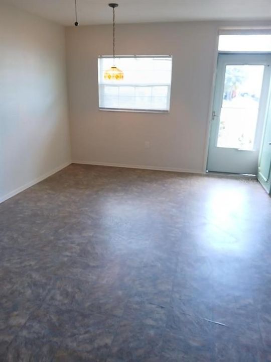 For Sale: $98,500 (1 beds, 1 baths, 680 Square Feet)