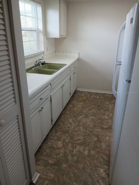 For Sale: $98,500 (1 beds, 1 baths, 680 Square Feet)