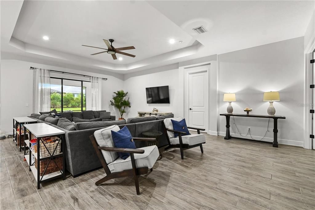 For Rent: $3,750 (5 beds, 4 baths, 3712 Square Feet)