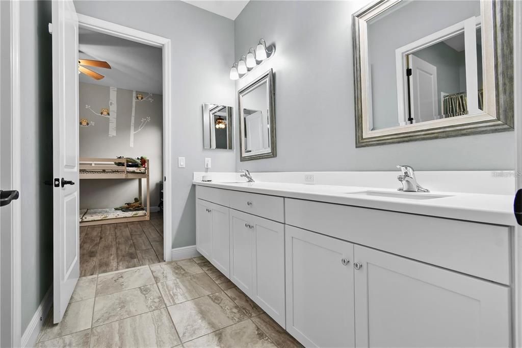 For Rent: $3,750 (5 beds, 4 baths, 3712 Square Feet)