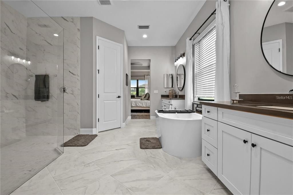 For Rent: $3,750 (5 beds, 4 baths, 3712 Square Feet)