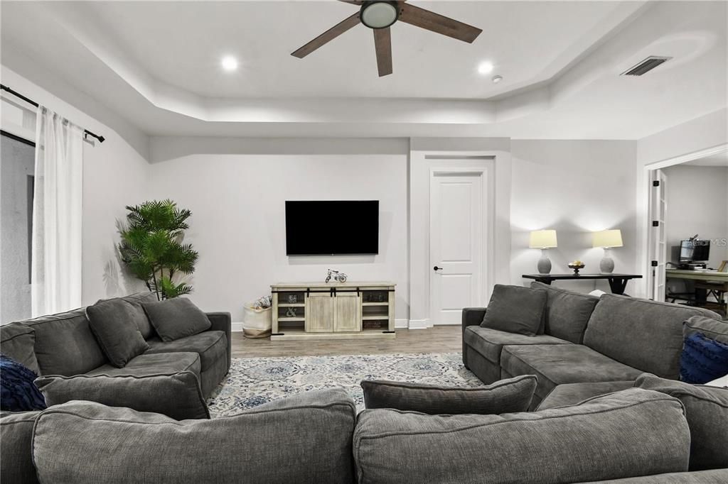 For Rent: $3,750 (5 beds, 4 baths, 3712 Square Feet)