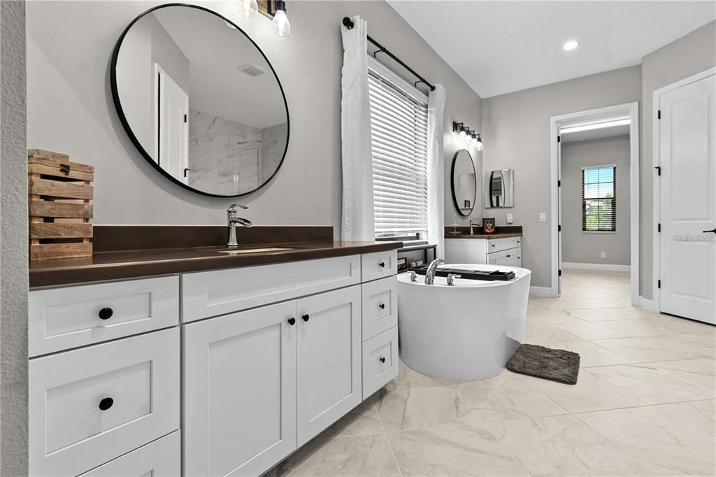 For Rent: $3,750 (5 beds, 4 baths, 3712 Square Feet)