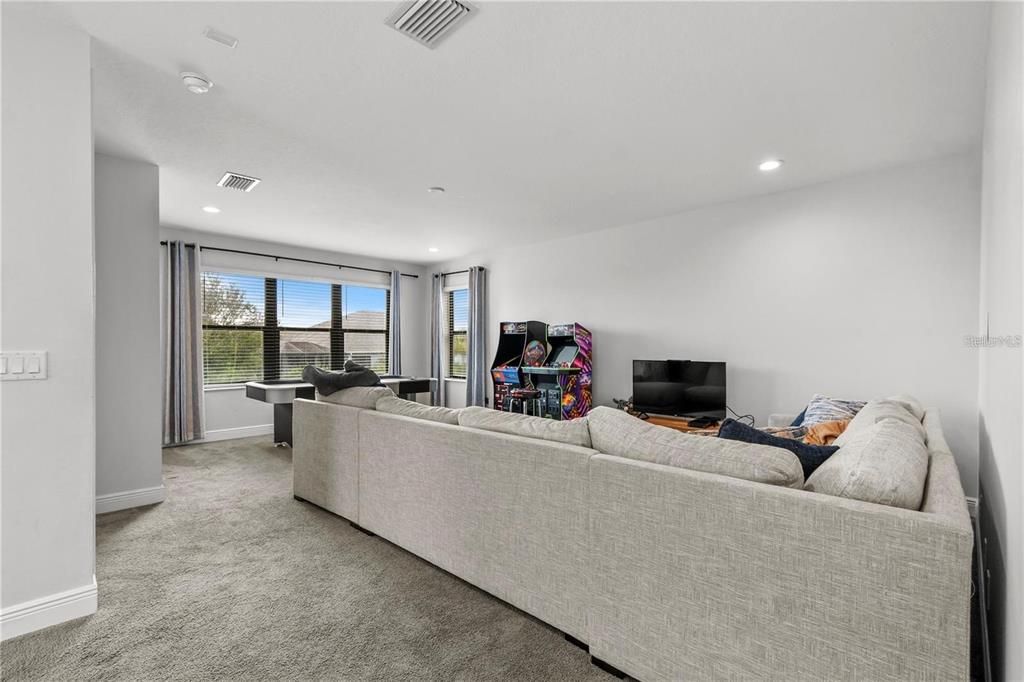 For Rent: $3,750 (5 beds, 4 baths, 3712 Square Feet)