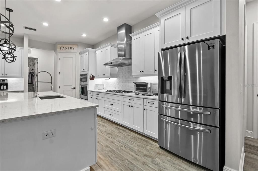 For Rent: $3,750 (5 beds, 4 baths, 3712 Square Feet)