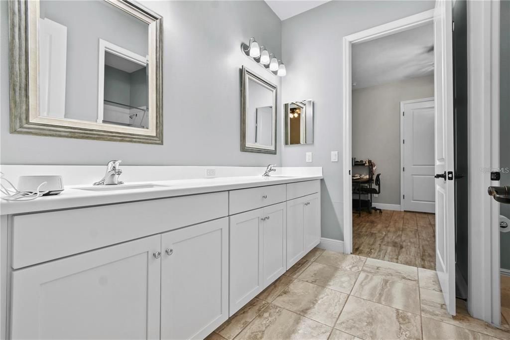 For Rent: $3,750 (5 beds, 4 baths, 3712 Square Feet)