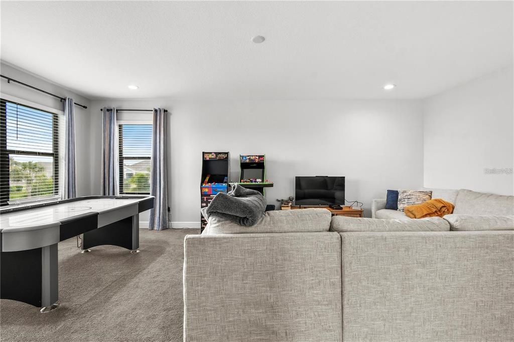 For Rent: $3,750 (5 beds, 4 baths, 3712 Square Feet)