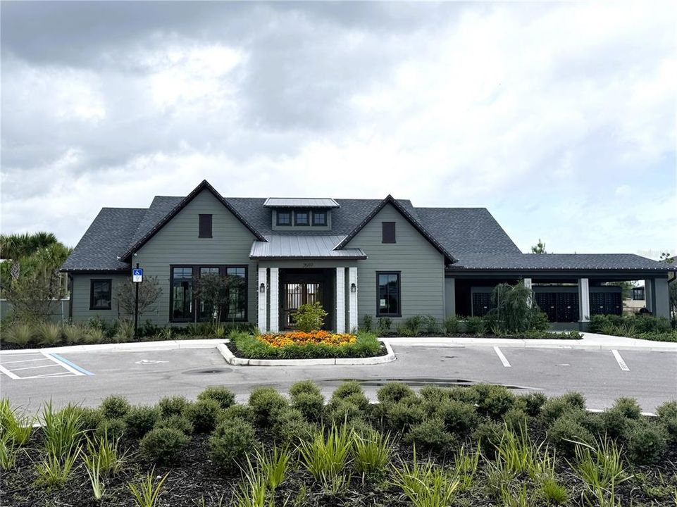 For Rent: $2,495 (5 beds, 3 baths, 2605 Square Feet)