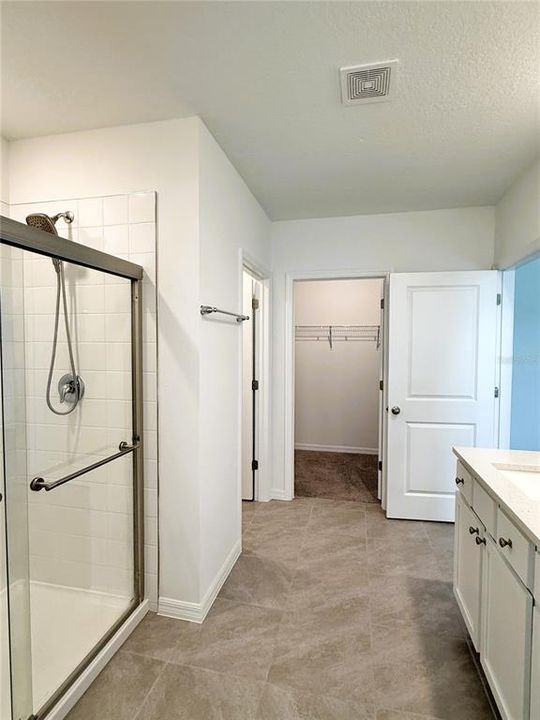 For Rent: $2,495 (5 beds, 3 baths, 2605 Square Feet)